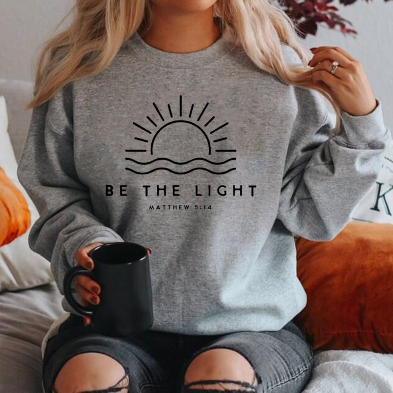 SoulWear Be The Light sweater - inspirerende damestrui met relaxed fit - Bakkermode.nl