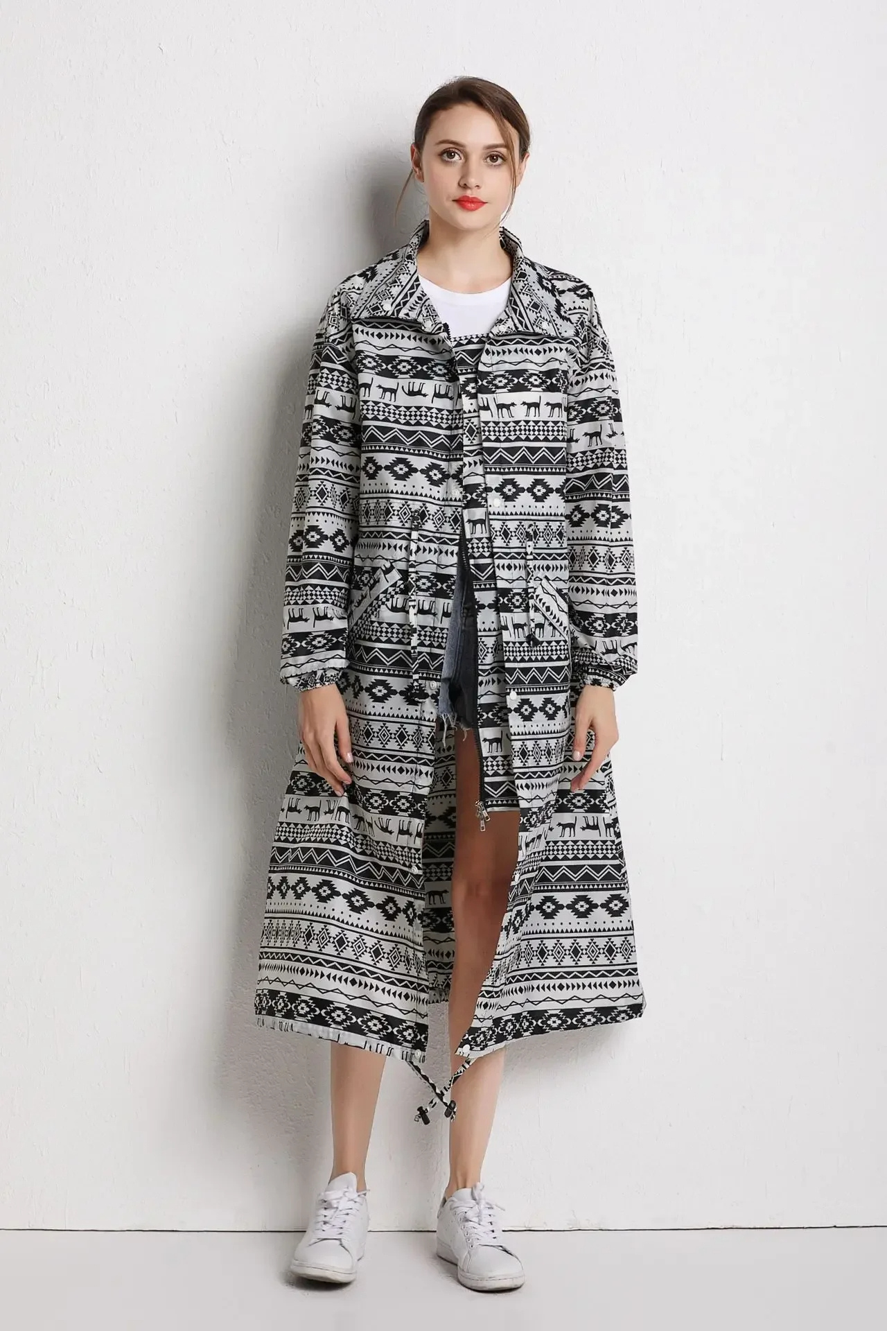 Lang bedrukte jas - stijlvolle gedessineerde dames outerwear