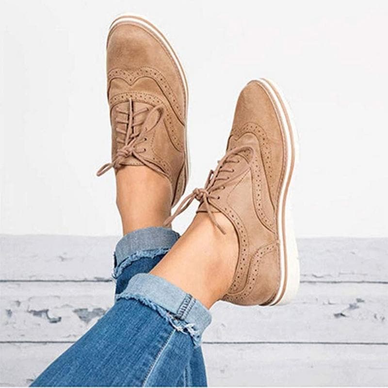 Dames derby schoenen - gezellige suede veterschoenen met brogue details - smart casual stijl