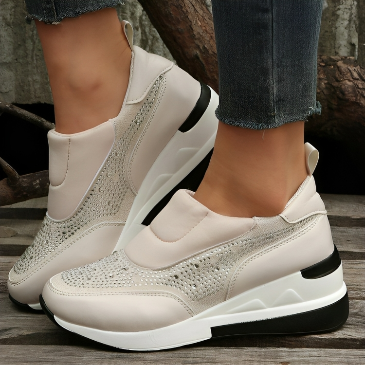 Slip-on sneakers - stijlvolle dames sneakers met versieringen