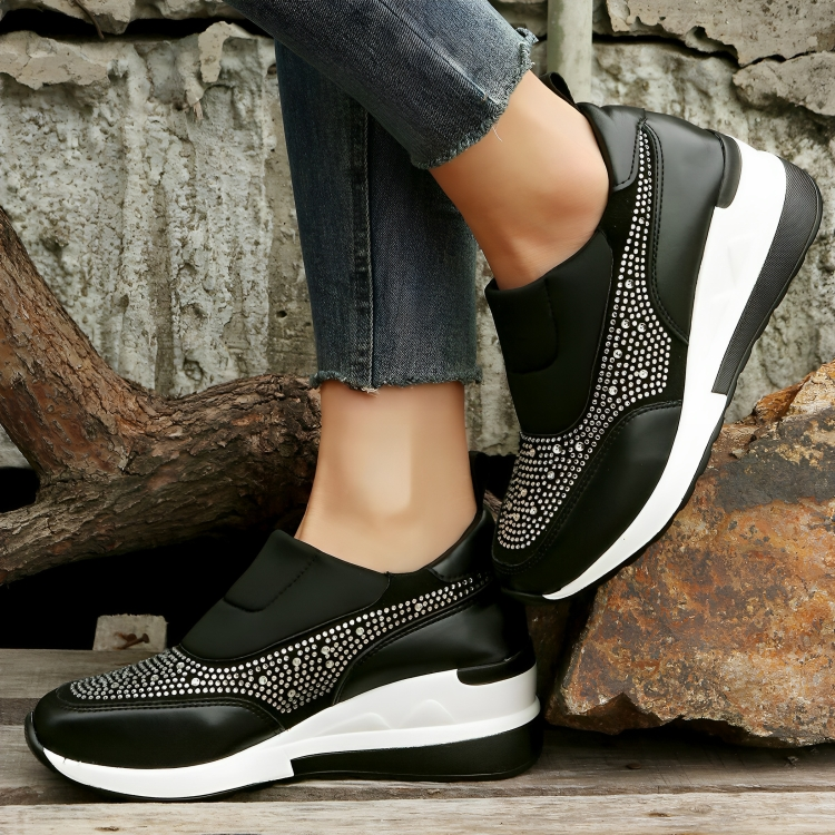 Slip-on sneakers - stijlvolle dames sneakers met versieringen