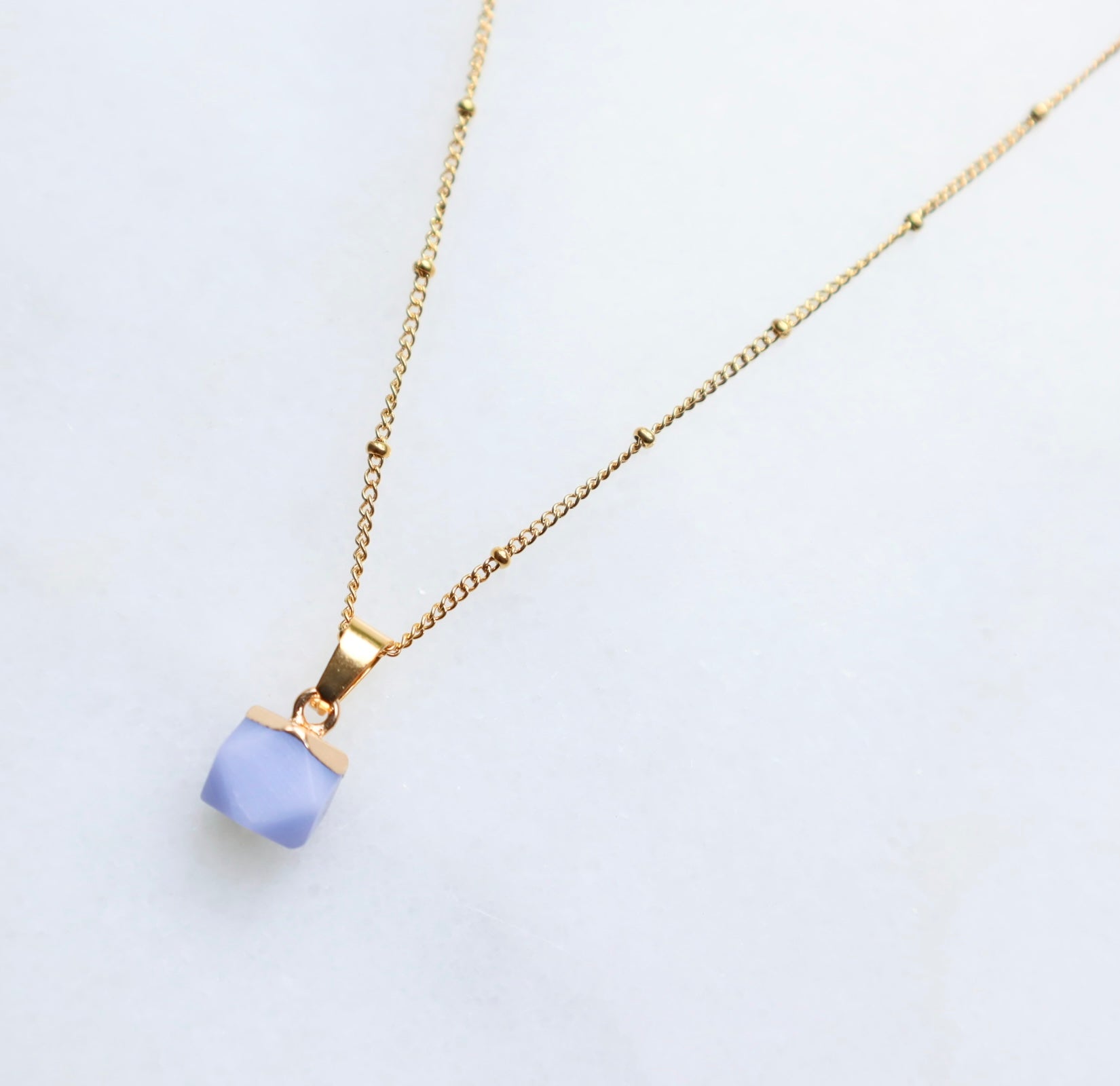 Blauwe agaat ketting - elegante gouden kettinghanger voor vrouwen