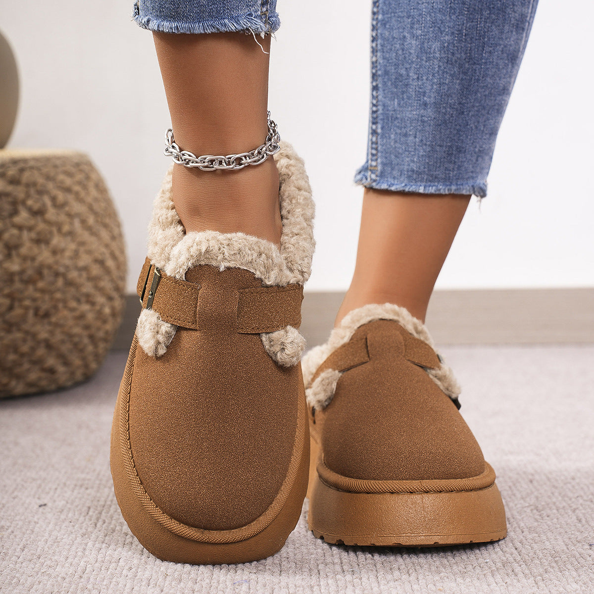 Warme pantoffels - dames huis slippers met sherpa voering en riemdetail - Bakkermode.nl