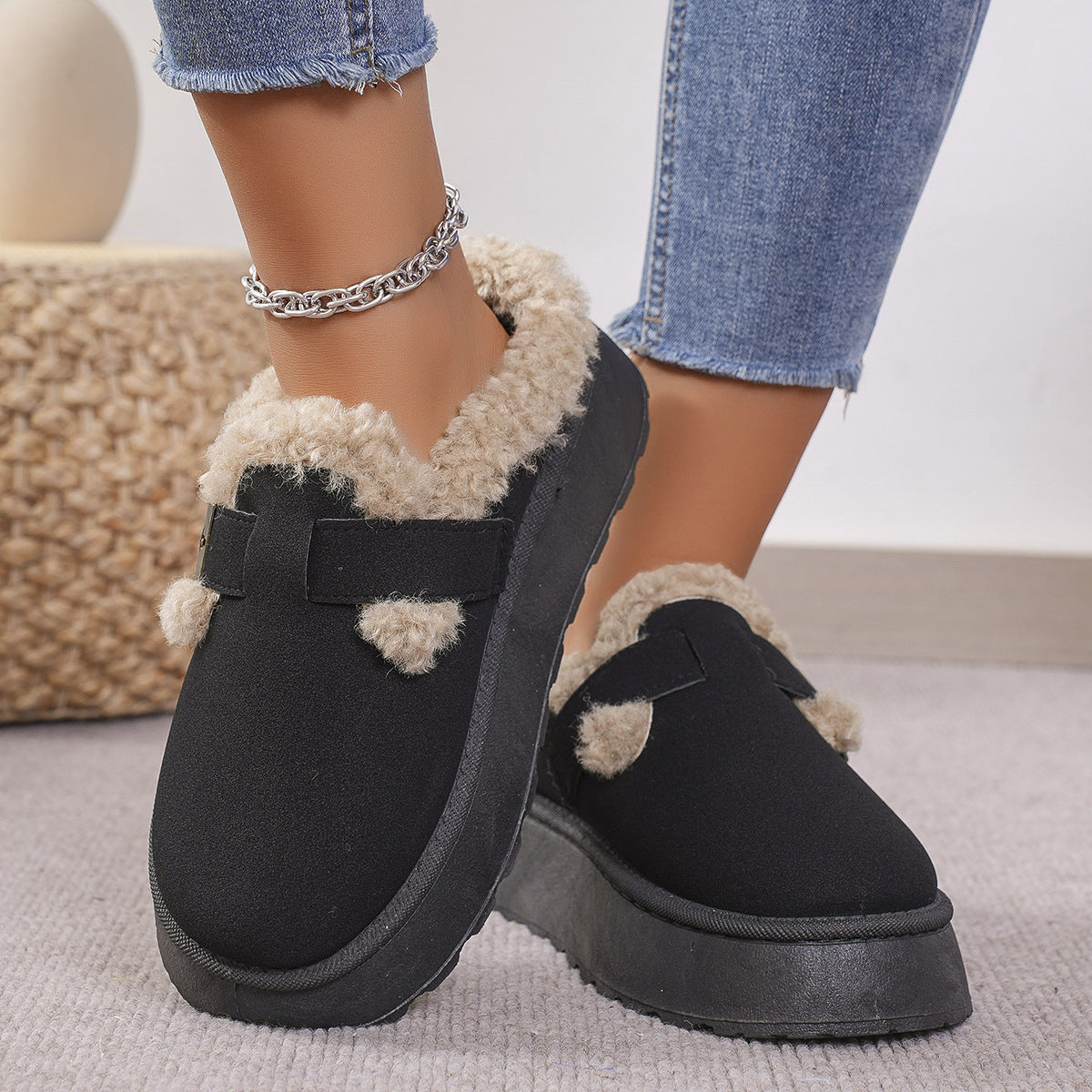 Warme pantoffels - dames huis slippers met sherpa voering en riemdetail - Bakkermode.nl