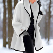 Witte mantel met dubbele rij knopen - elegante trench coat met zwarte bies