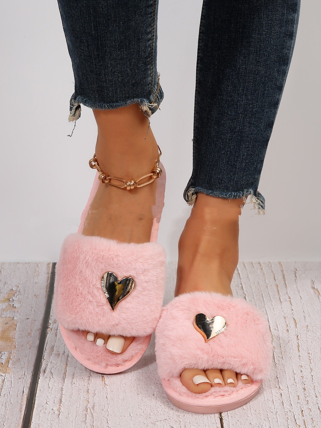 Fluffy pantoffels - dames huis slippers met hartdetail en open teen - Bakkermode.nl