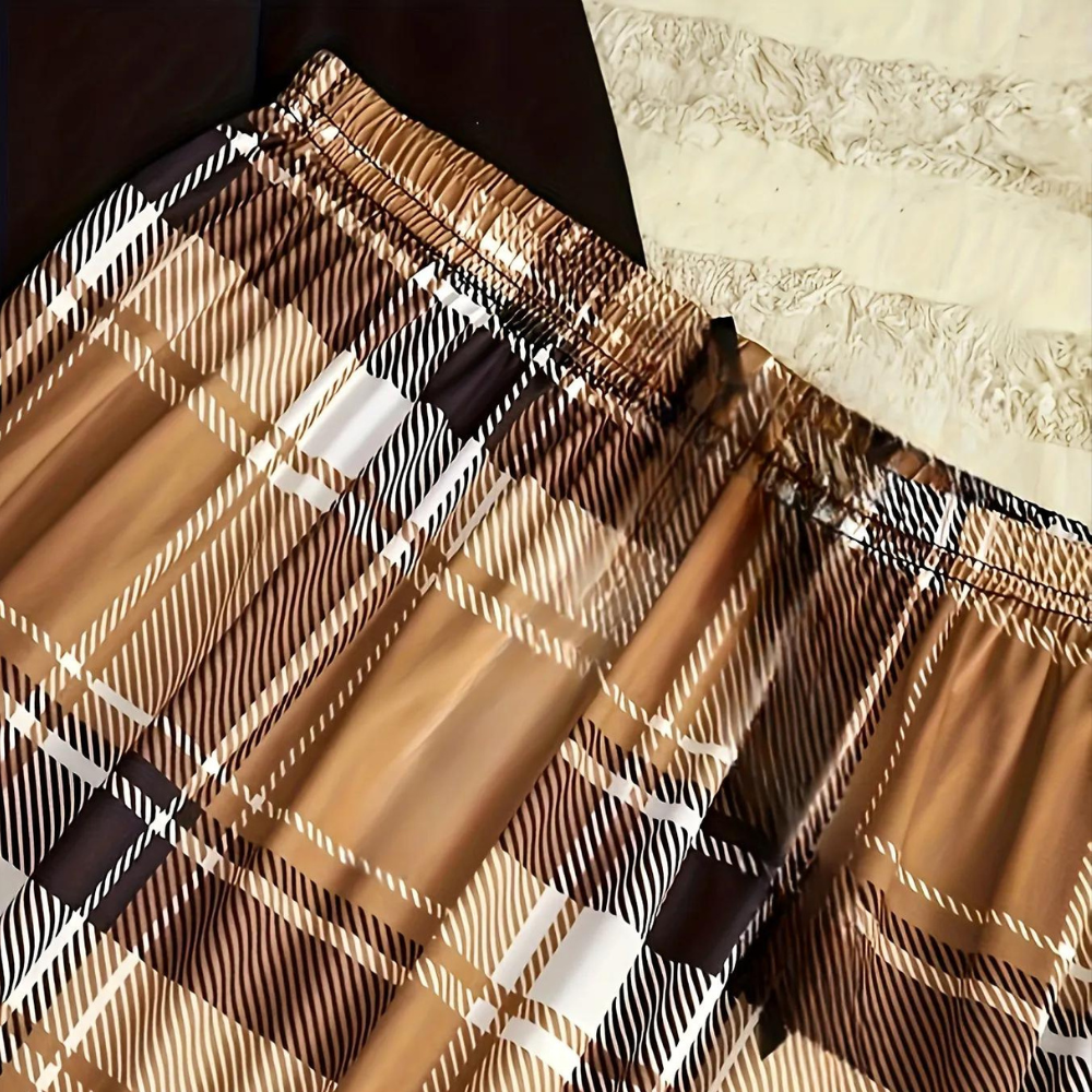 2-delige zwarte damespyjama set - t-shirt met ronde hals en geruite broek