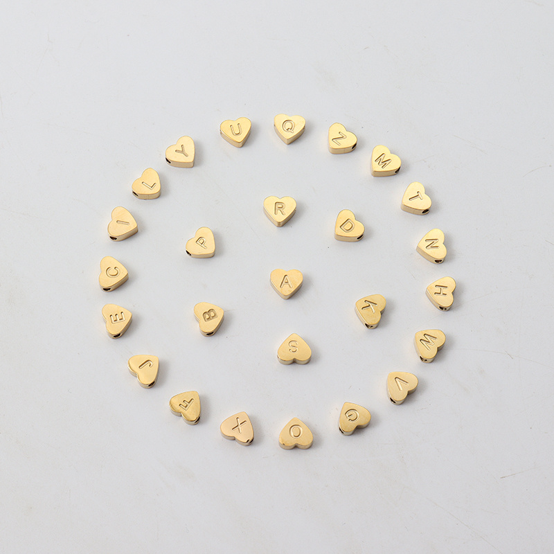 Parelarmband - elegante witte damesarmband met hartjesbedel