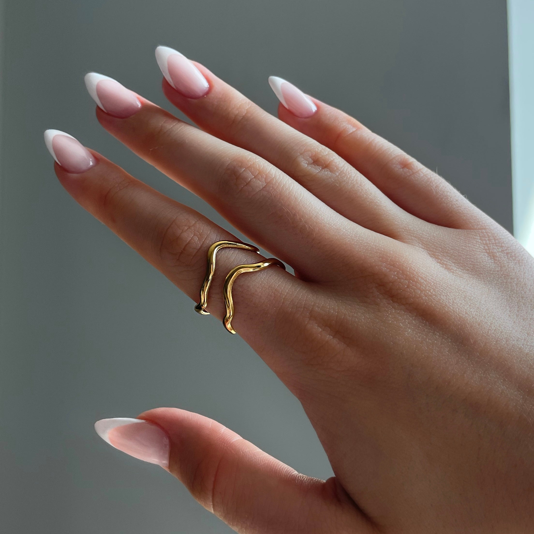 Verstelbare dubbele ring - stralend goud modern ontwerp voor avondkleding & casual gelegenheden