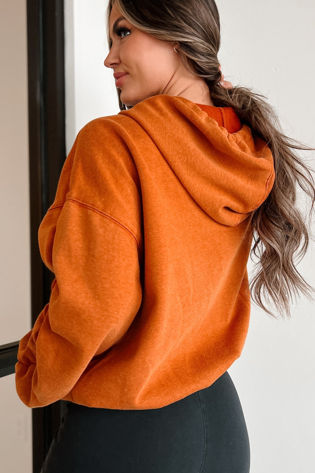 Oversized hoodie - zachte katoenen dames trui met capuchon en zakken in oranje - Bakkermode.nl