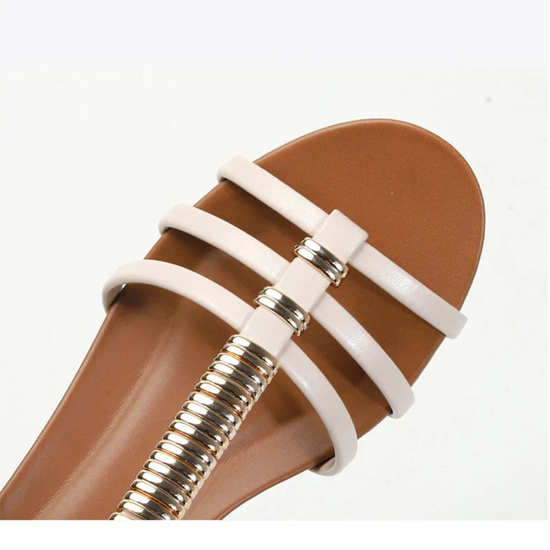 Witte sleehaksandalen met kruisbanden - Bakkermode.nl