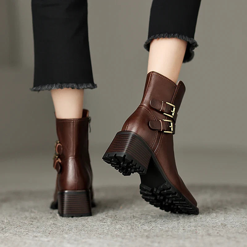 Winter leren enkellaarzen dames – zijrits en dikke hak - Bakkermode.nl