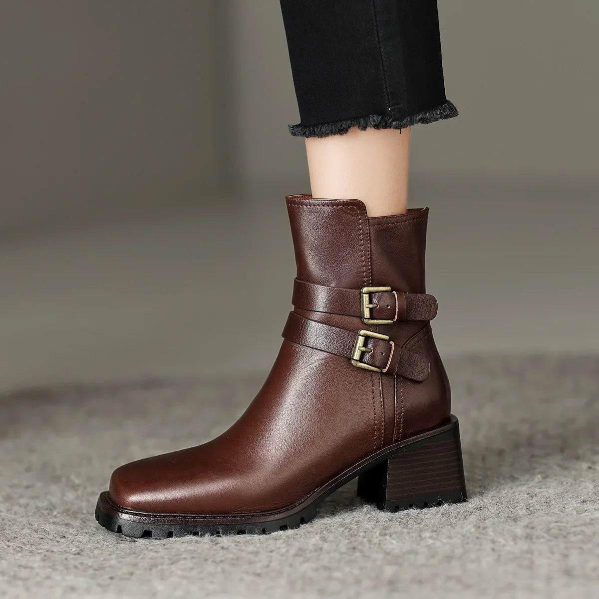 Winter leren enkellaarzen dames – zijrits en dikke hak - Bakkermode.nl