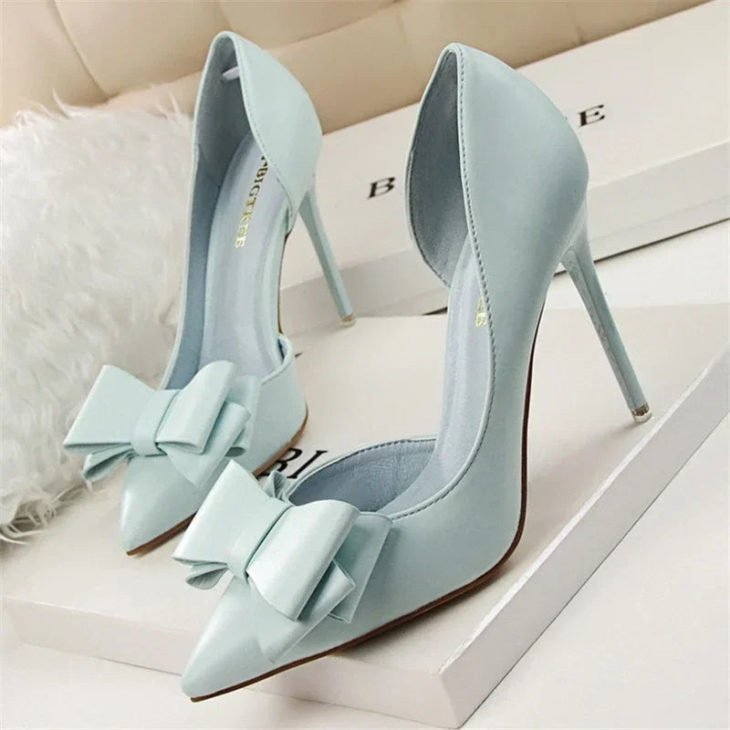 Dames hoge hakken met strikdetail - elegante spitse pumps voor vrouwen