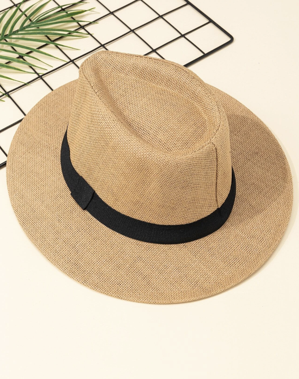 Stijlvolle strohoed met zwarte band - Bakkermode.nl