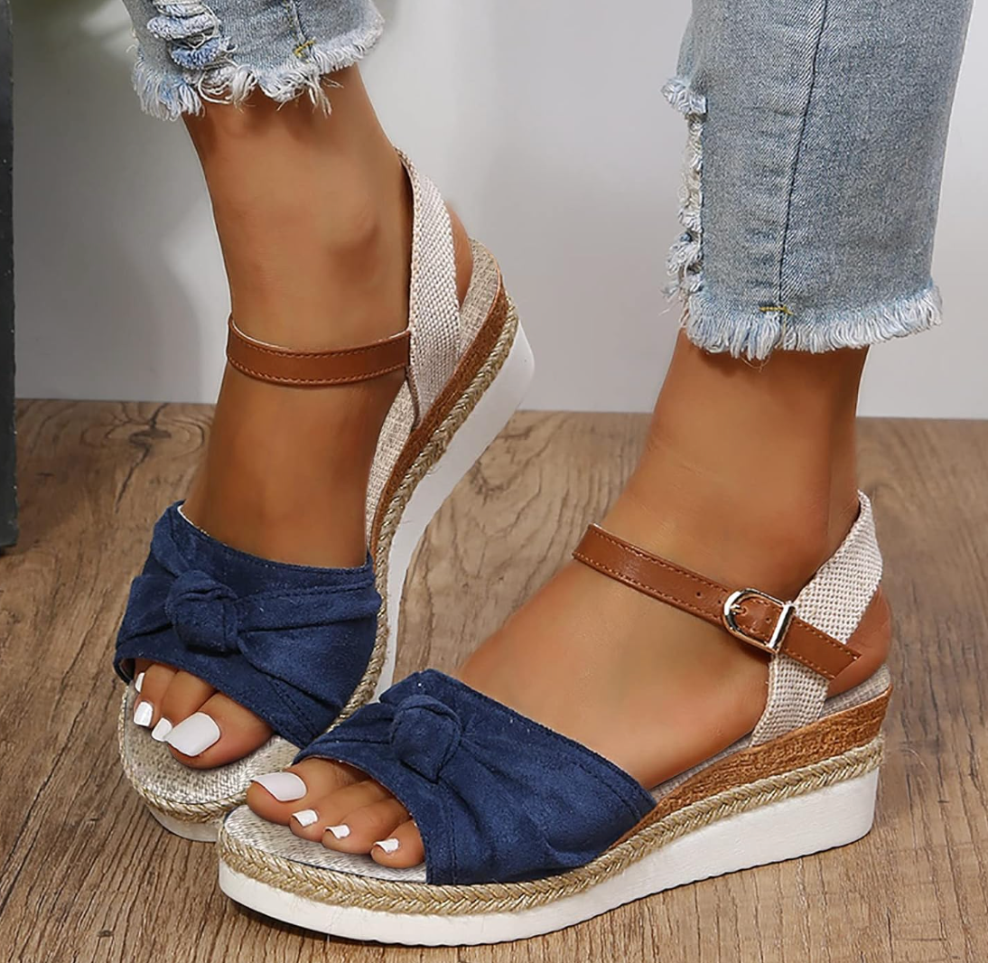 Marineblauwe en bruine sleehaksandalen - Bakkermode.nl