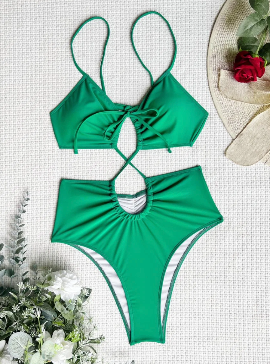 Groene badpak met uitsnijdingen - Bakkermode.nl