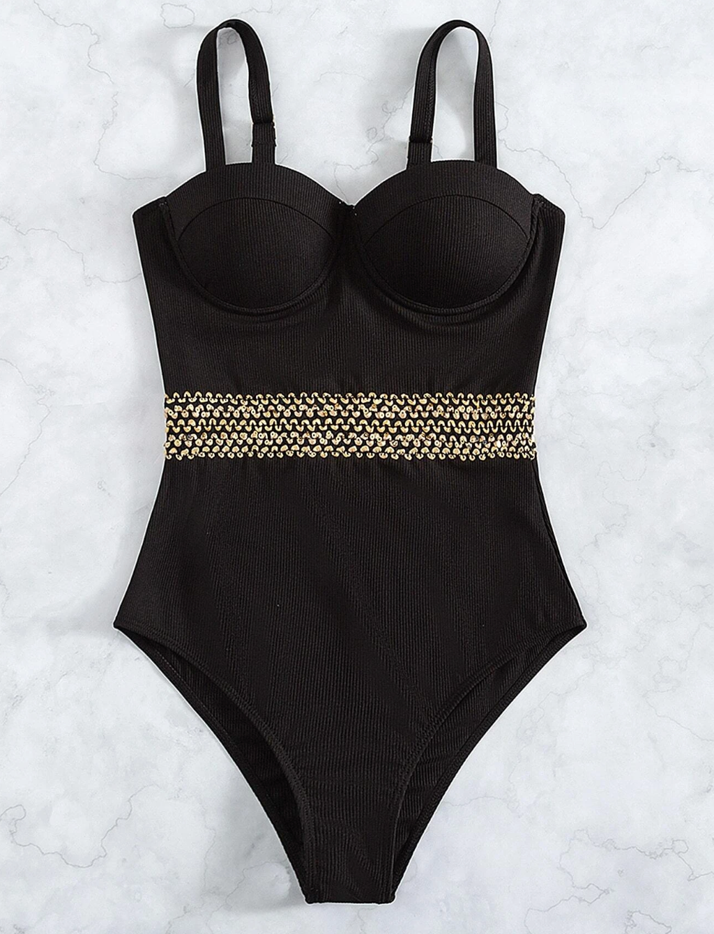 Zwart badpak met decoratieve tailleband - Bakkermode.nl