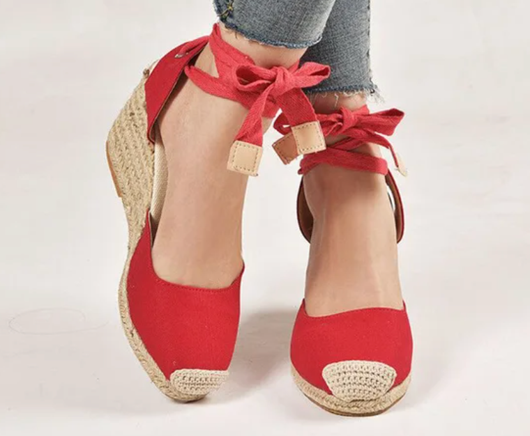 Comfortabele rode espadrilles met sleehak - Bakkermode.nl