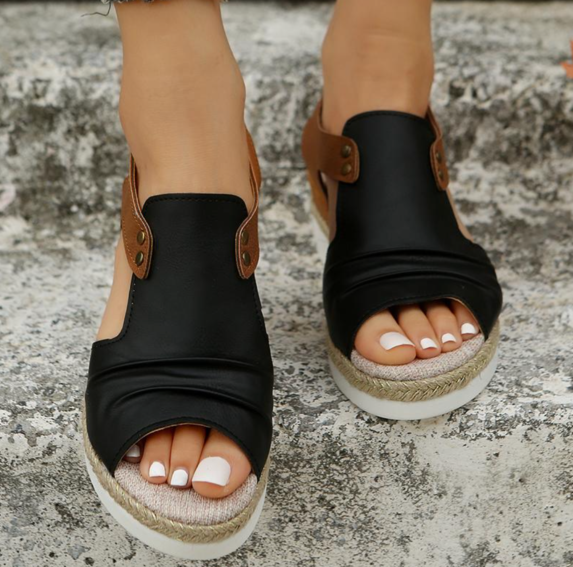 Zwarte en bruine sleehaksandalen - Bakkermode.nl