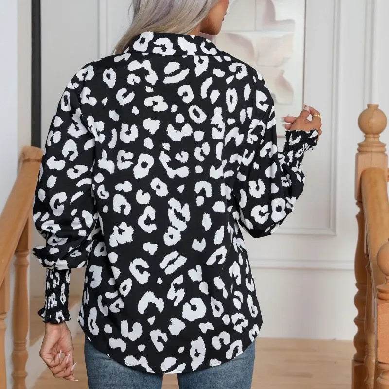 Dames blouse met luipaardprint - stijlvolle zwart-witte blouse met lange mouwen