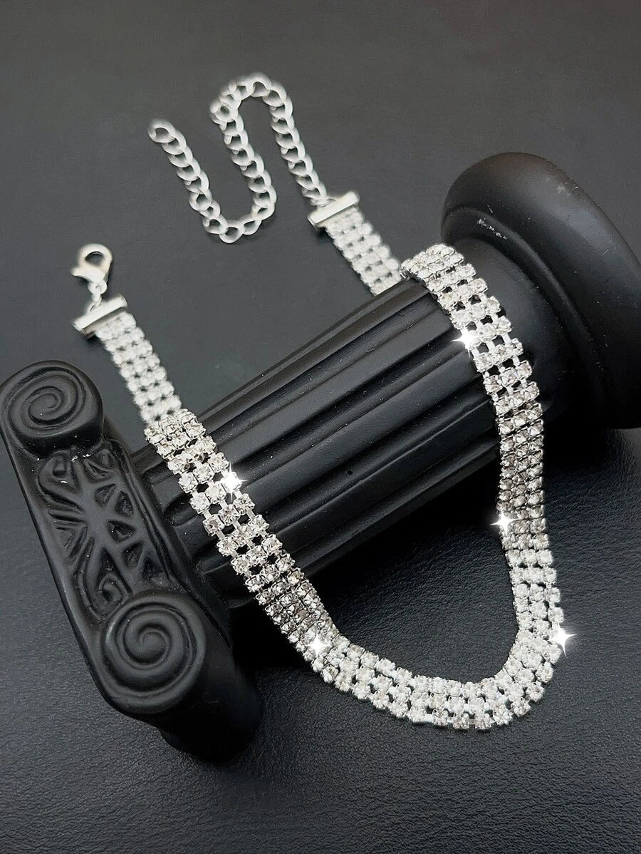 Verwen jezelf met een elegante rhinestone choker - stijlvolle zilveren halsketting voor dames