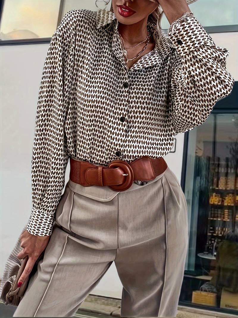 Dames blouse met vintage patroon - lichtgewicht bruine kantooroutfit - klassieke lange mouwen met knoopsluiting