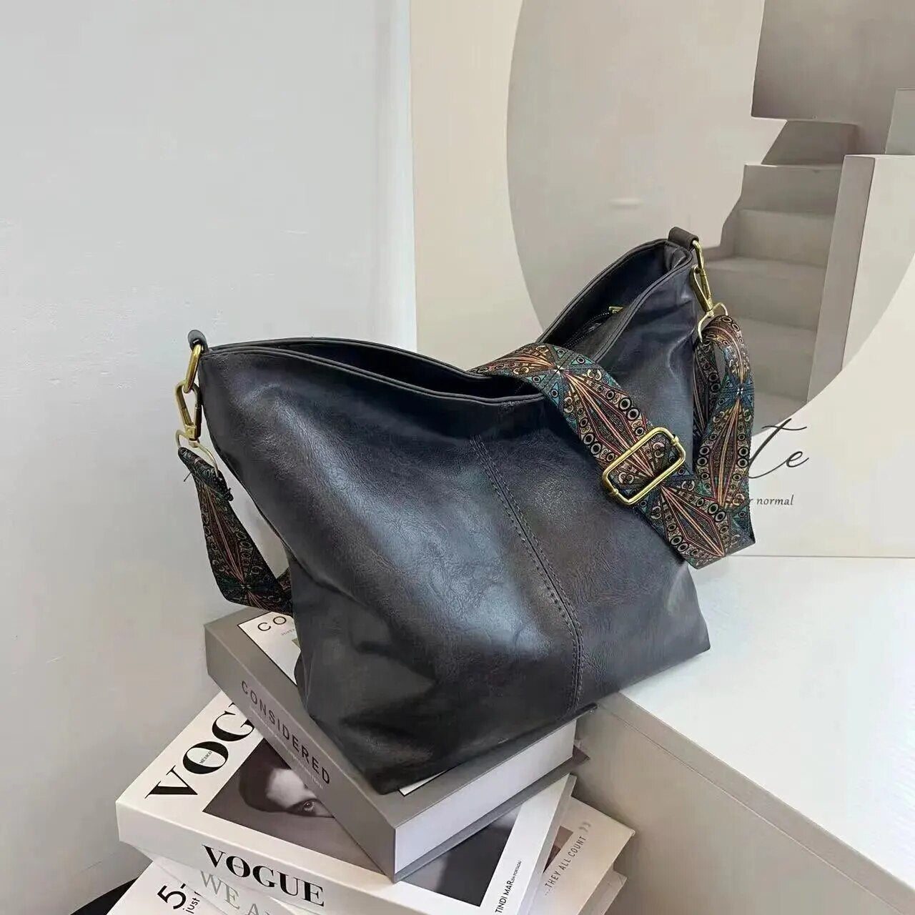 Leren handtas - chique schoudertas voor dames met een patroonriem