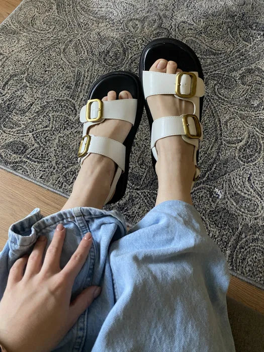 Witte sandalen met dubbele gespen - Bakkermode.nl