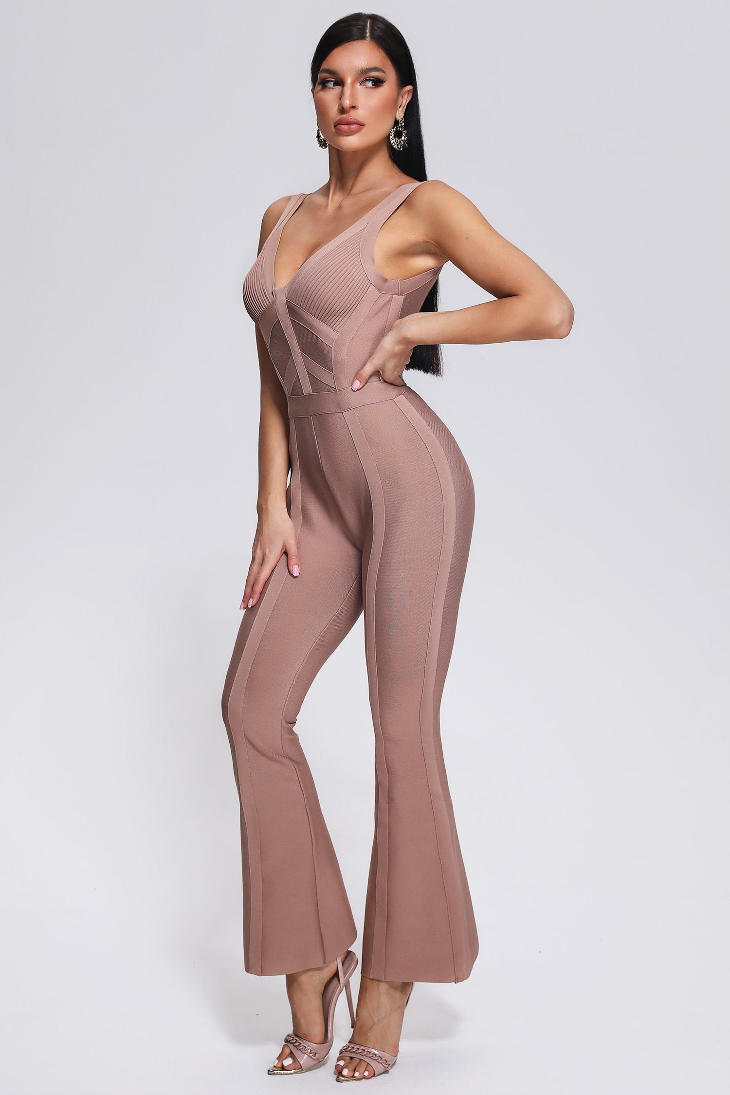 Flared spaghetti strap bandage jumpsuit in abrikoos - elegante damesmode