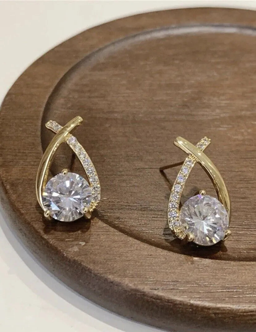 Sprankelende kristallen - gouden elegante damesoorbellen - Bakkermode.nl