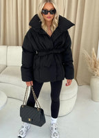 Gewatteerde jas met ceintuur voor dames - warme bruine jas met oversized kraag - Bakkermode.nl