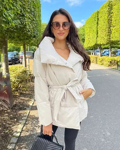 Gewatteerde jas met ceintuur voor dames - warme bruine jas met oversized kraag - Bakkermode.nl