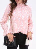 Dames blouse met lange mouwen en geplooide halslijn - stijlvol kantoor attire voor elke gelegenheid