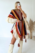 Witte gebreide poncho - stijlvolle dames wrap met patroon
