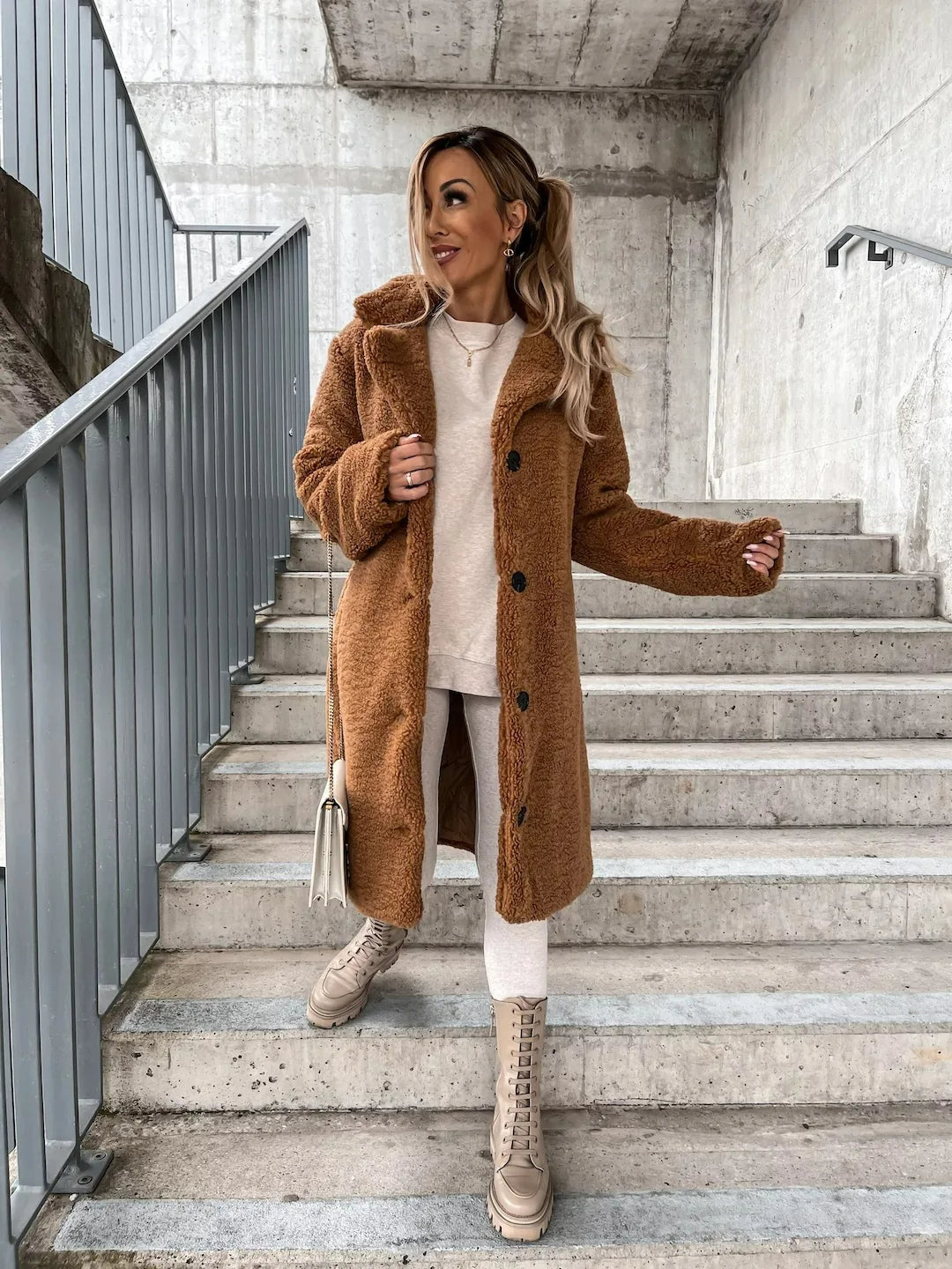 Faux fur trenchcoat - stijlvolle lange damesouterwear