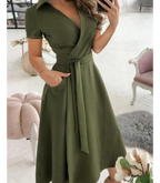 Midi wikkeljurk - verfijnde groene jurk met strik taille