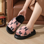 Trendy pantoffels - dames huis slippers met letters patroon en faux fur - Bakkermode.nl