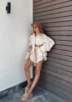 2-delige dames co-ordset - stijlvolle luchtige top en rok in een beige print voor zomerse uitjes - trendy mode voor dames