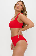 2-delige dames zwemset ribbed bikini in vurend rood - trendy beachwear voor de zomer