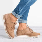 Dames derby schoenen - gezellige suede veterschoenen met brogue details - smart casual stijl