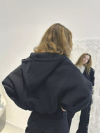 Cropped hoodie - korte sweater voor dames met ritssluiting en ballonmouwen - Bakkermode.nl