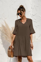 Dames casual mini jurk met klokmouwen - bloemen gestapeld ontwerp voor zomerevenementen