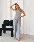 Dames jumpsuit met spaghetti bandjes - relaxte grijze casual outfit met handige zakken