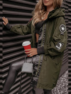 Stijlvolle dames parka - lange jas met capuchon, verstelbaar trekkoord en rits - Bakkermode.nl