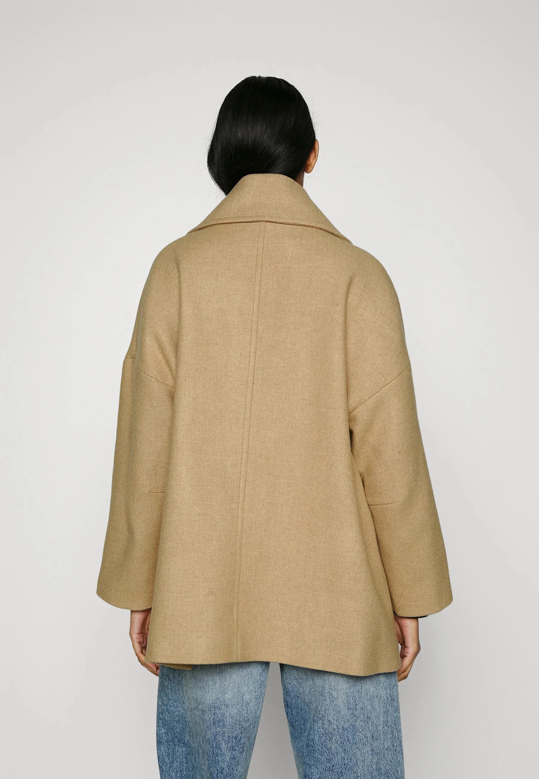 Elegante dubbellaagse cameljas voor dames - chique getailleerde winterjas - Bakkermode.nl