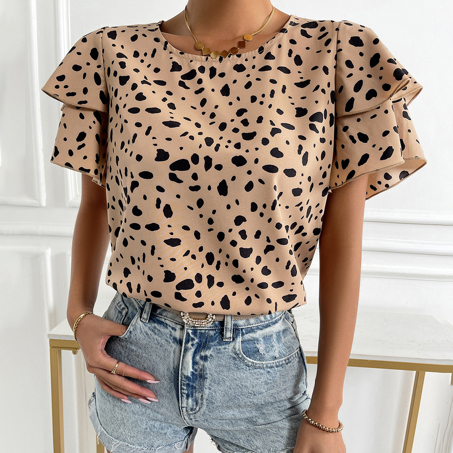 Dames casual zomerblouse - trendy beige top met zwarte stippen voor elegante uitjes - stijlvolle all-over print