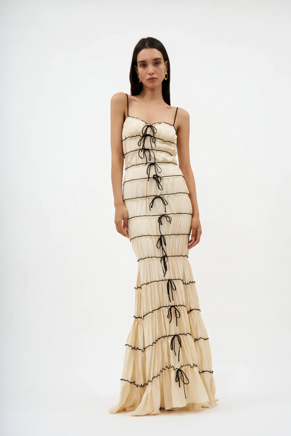 Dames casual jurken beige ruffled maxi jurk - elegante avondoutfit met trekkoorddetails