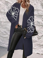 Gebreide cardigan - elegante oversized cardigan voor dames met bloemendetails - Bakkermode.nl