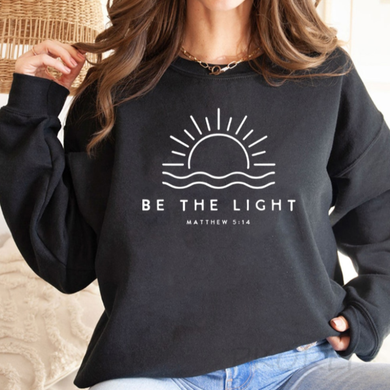 SoulWear Be The Light sweater - inspirerende damestrui met relaxed fit - Bakkermode.nl
